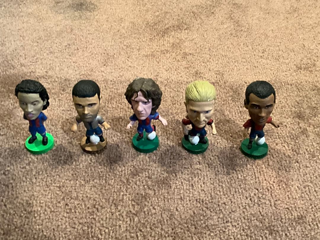 サッカーフィギュアセット　箱入り17個　ばら29体