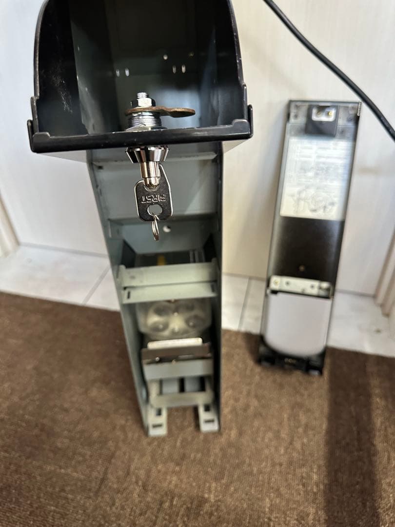 令和6年新紙幣対応 EMS-7Fサンド型両替機 千円→500円×2枚