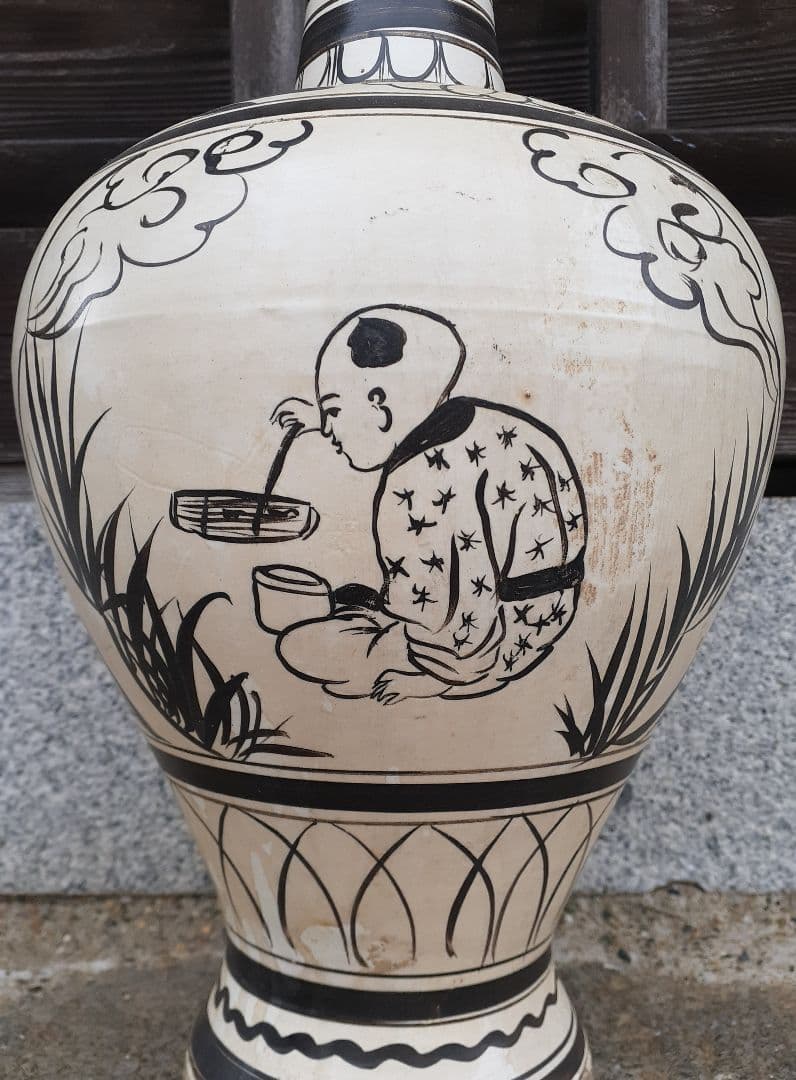 中国古美術　中国古陶磁器　古玩　磁州窯　白釉掛　鉄絵　草文様に唐子の図　広口大瓶