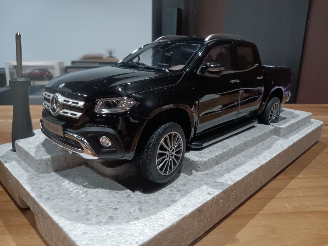 1/18 メルセデスベンツ　Xクラス　ピックアップトラック　ブラック　ミニカー