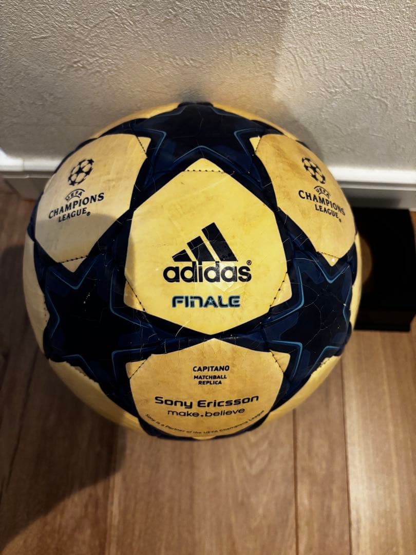 adidas Finale Capitan サッカーボール5号ボールスタンド付