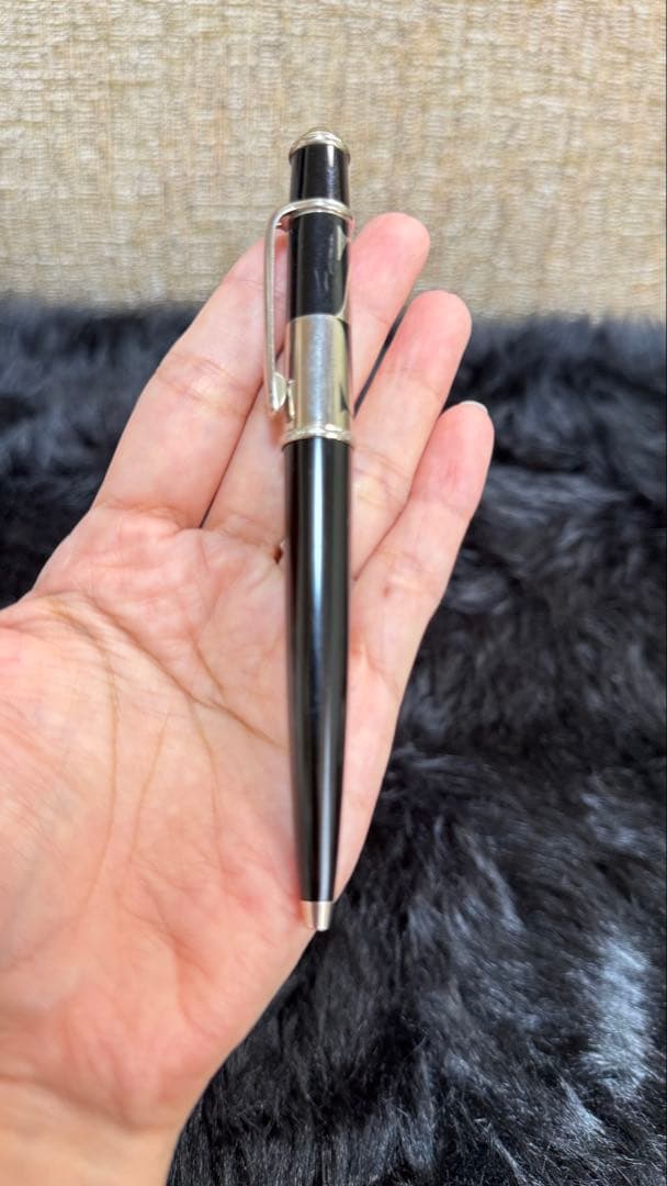 カルティエ　ロゴ入りボールペン