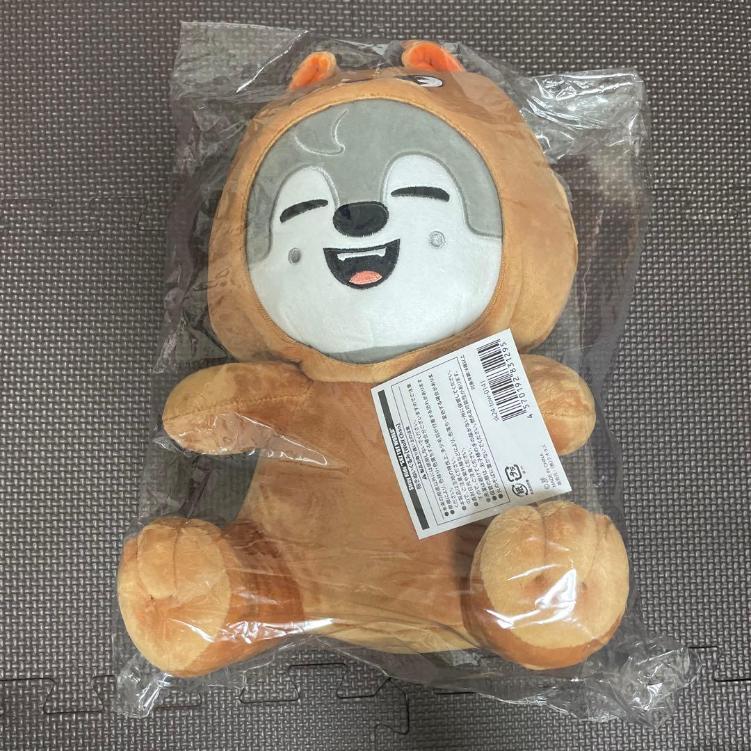 straykids バンチャン　抱きぬいぐるみ