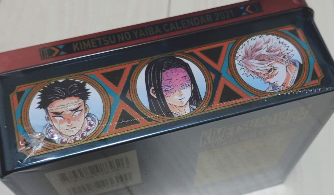 新品未開封♥鬼滅の刃　コミックカレンダー 2021　特製缶入り