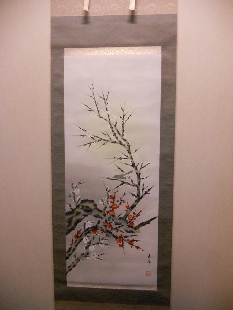 掛け軸 美峰 紅白梅 絹本 希少 軸装 茶道具 掛軸 美品 です。