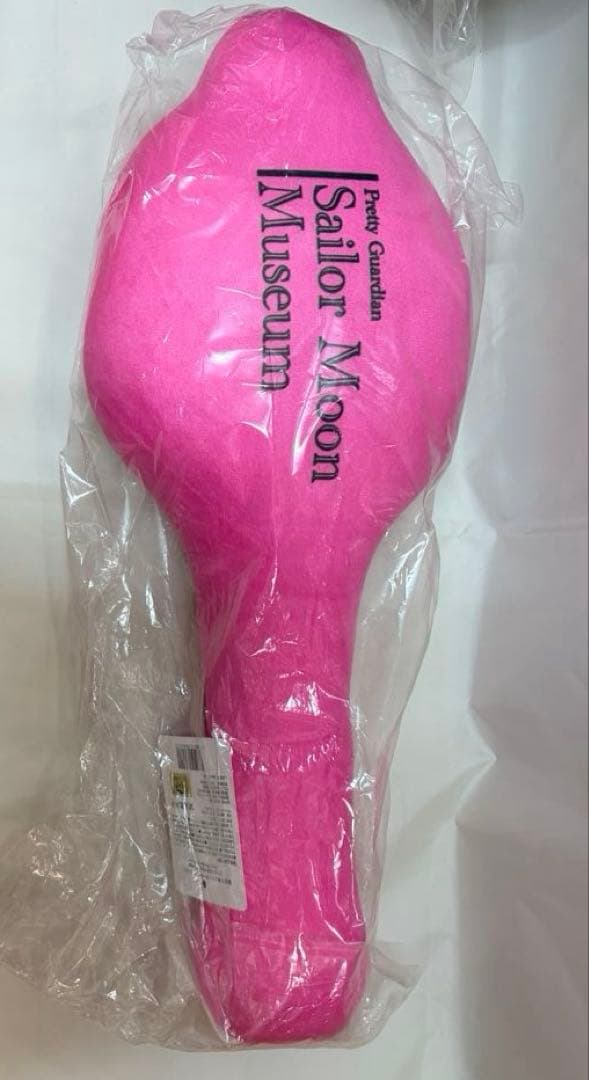 601ぬ　セーラームーン　ミュージアム　クッション　キューティームーンロッド