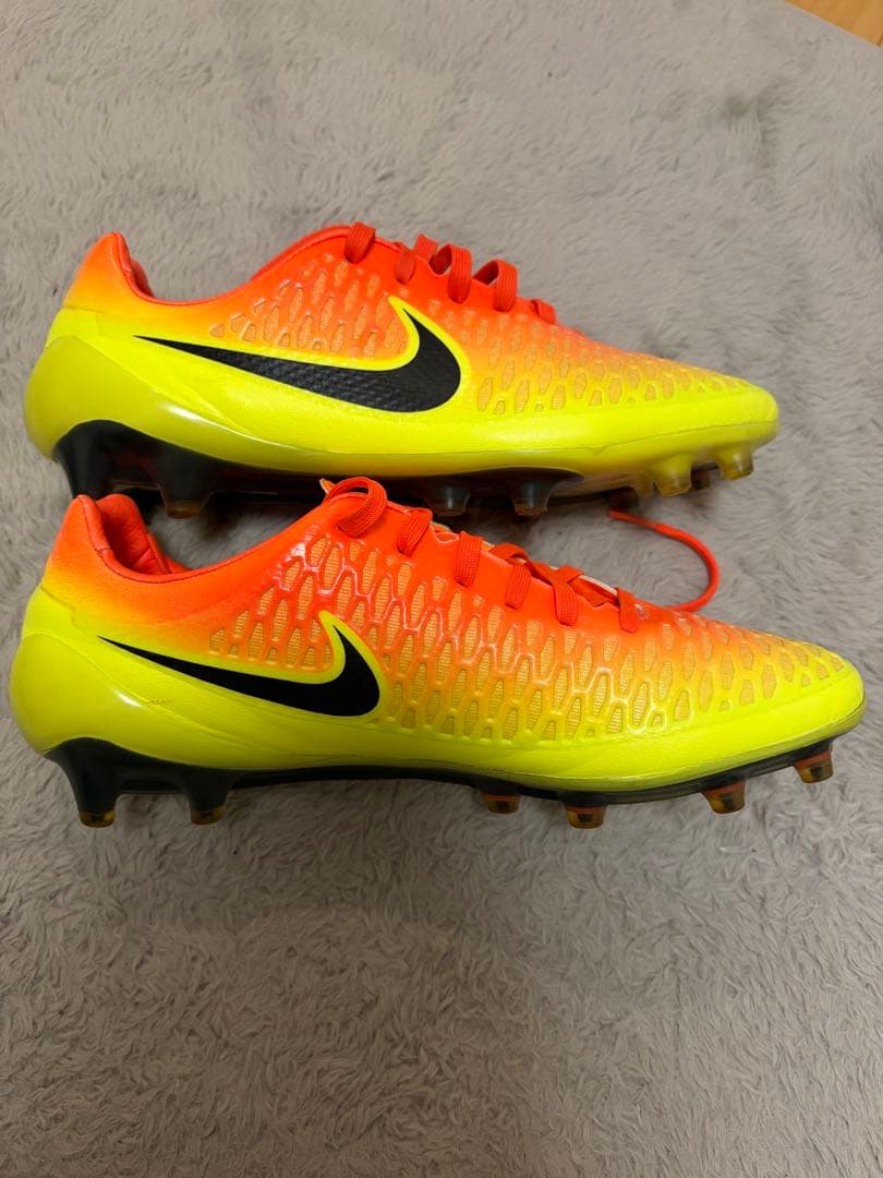 サッカースパイク　ナイキ　マジスタオーパス　ユーロカラー　日本未発売　FGソール