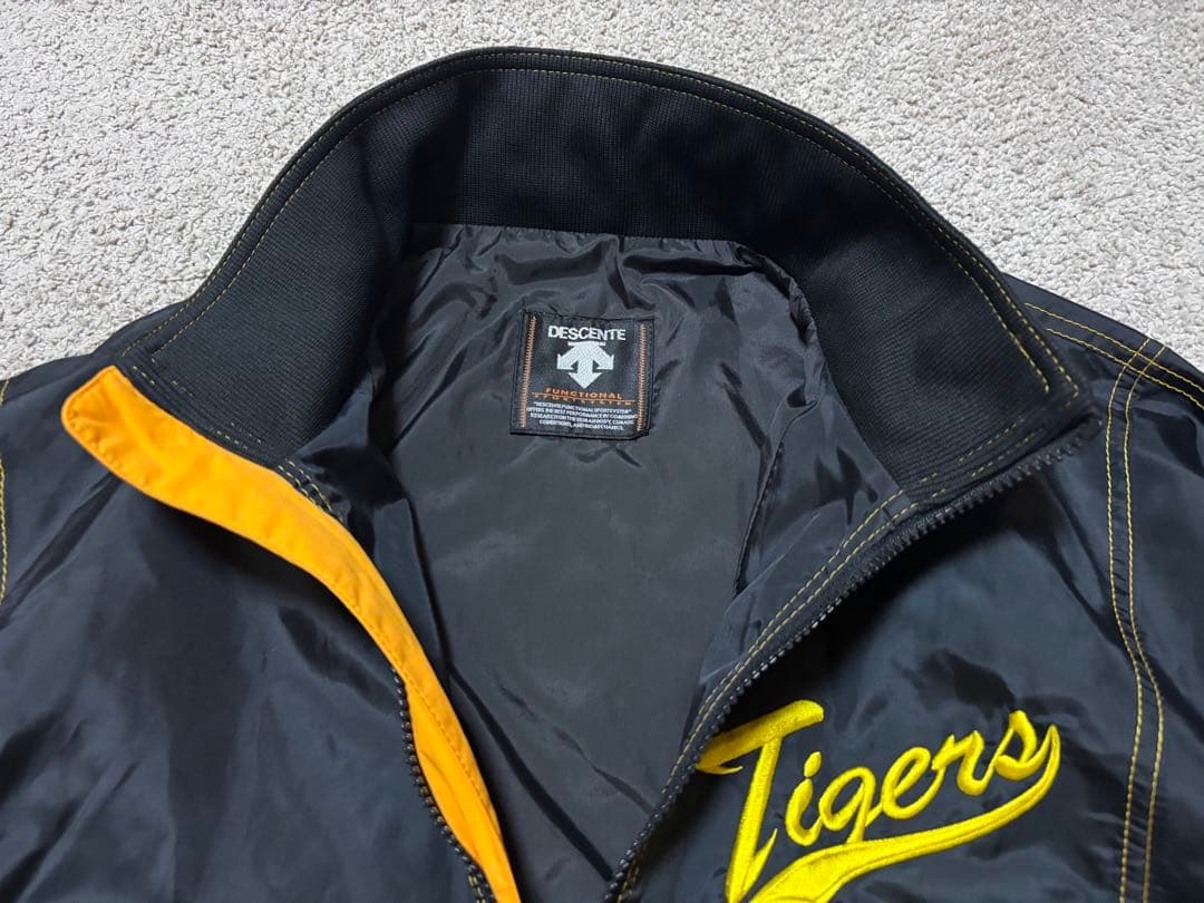 阪神タイガース　デサント　グランドコート　スタジャン