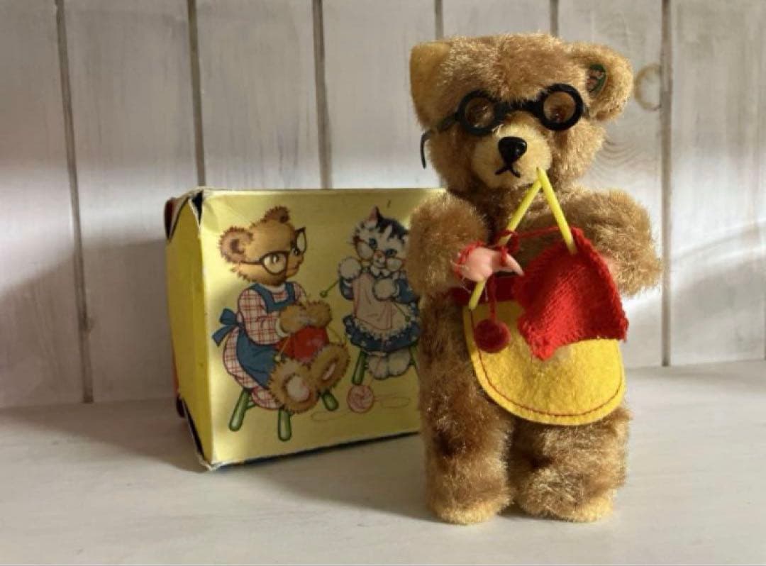 【最終価格】アンティーク ヴィンテージ ドイツ 編み物をするクマさん