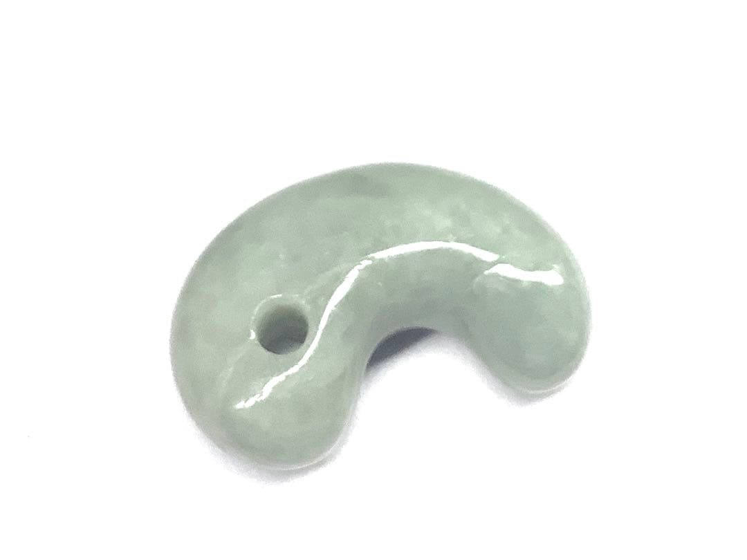 お身近に✳品質*価格に自信の糸魚川翡翠勾玉　守護石*お守りに　鑑別書取得の本物を