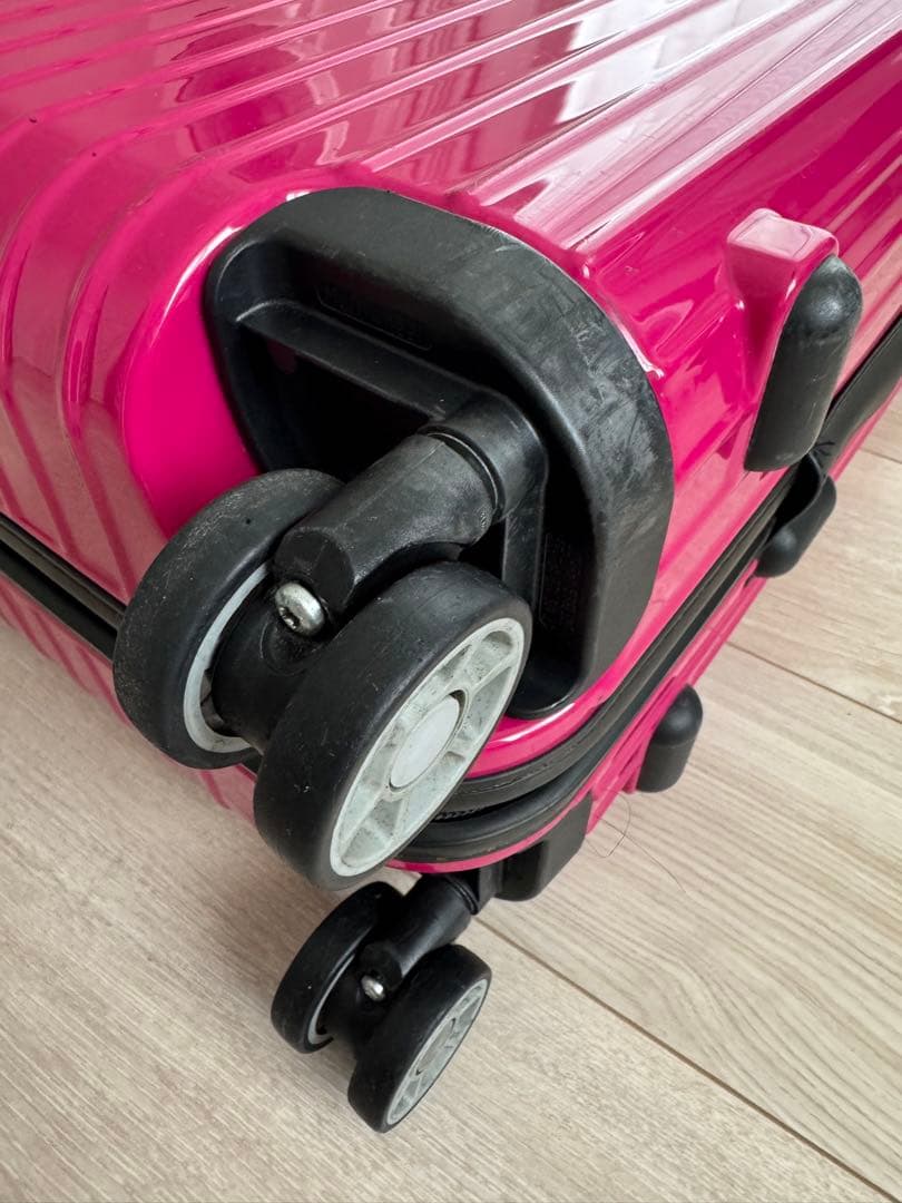 リモワ　サルサデラックス　4輪　機内持ち込み　ルビーレッド(ハワイ限定色)