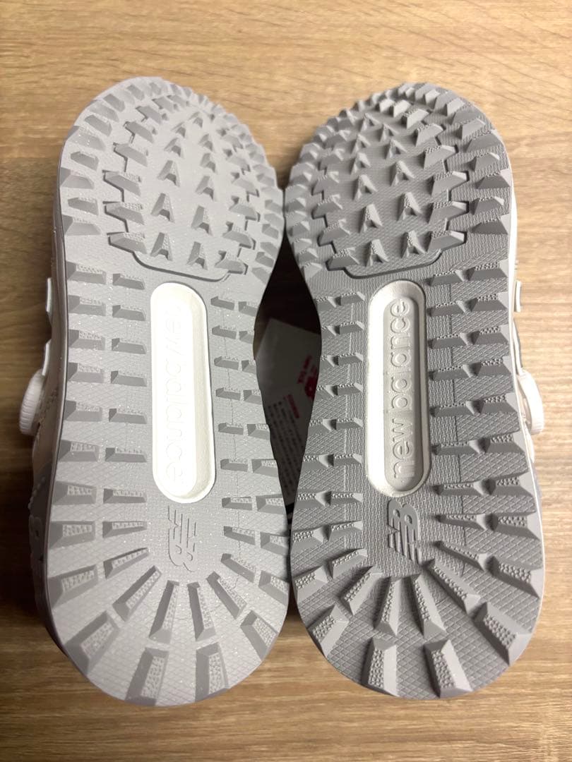 未使用 24.5cm 2E ニューバランスゴルフシューズWG574BB4ベージュ