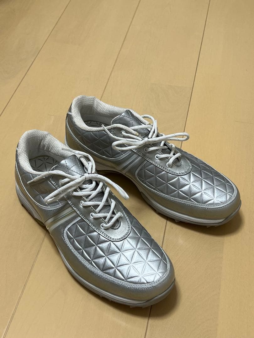 xxio ゼクシオ　シルバー ゴルフシューズ 女性用