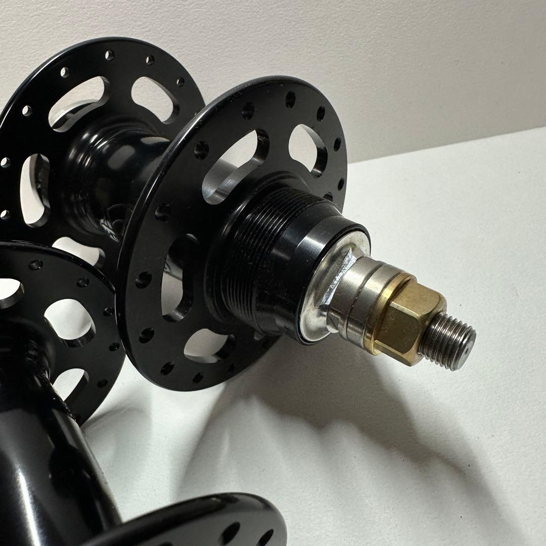 WHITE INDUSTRIES トラックハブ32ホール前後セット