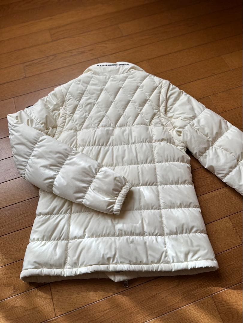 MASTER BUNNY EDITION アイボリー ダウンジャケット
