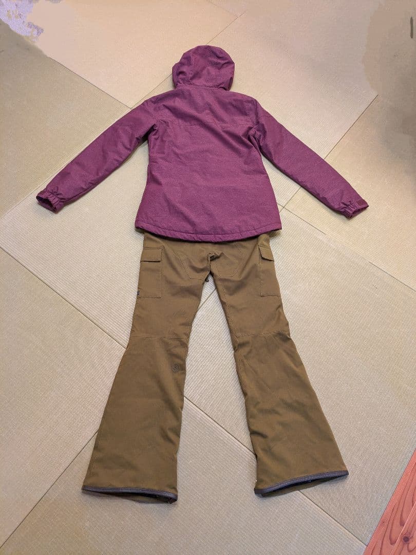 きみこ　ボルコム パープルジャケットとカーキパンツセット