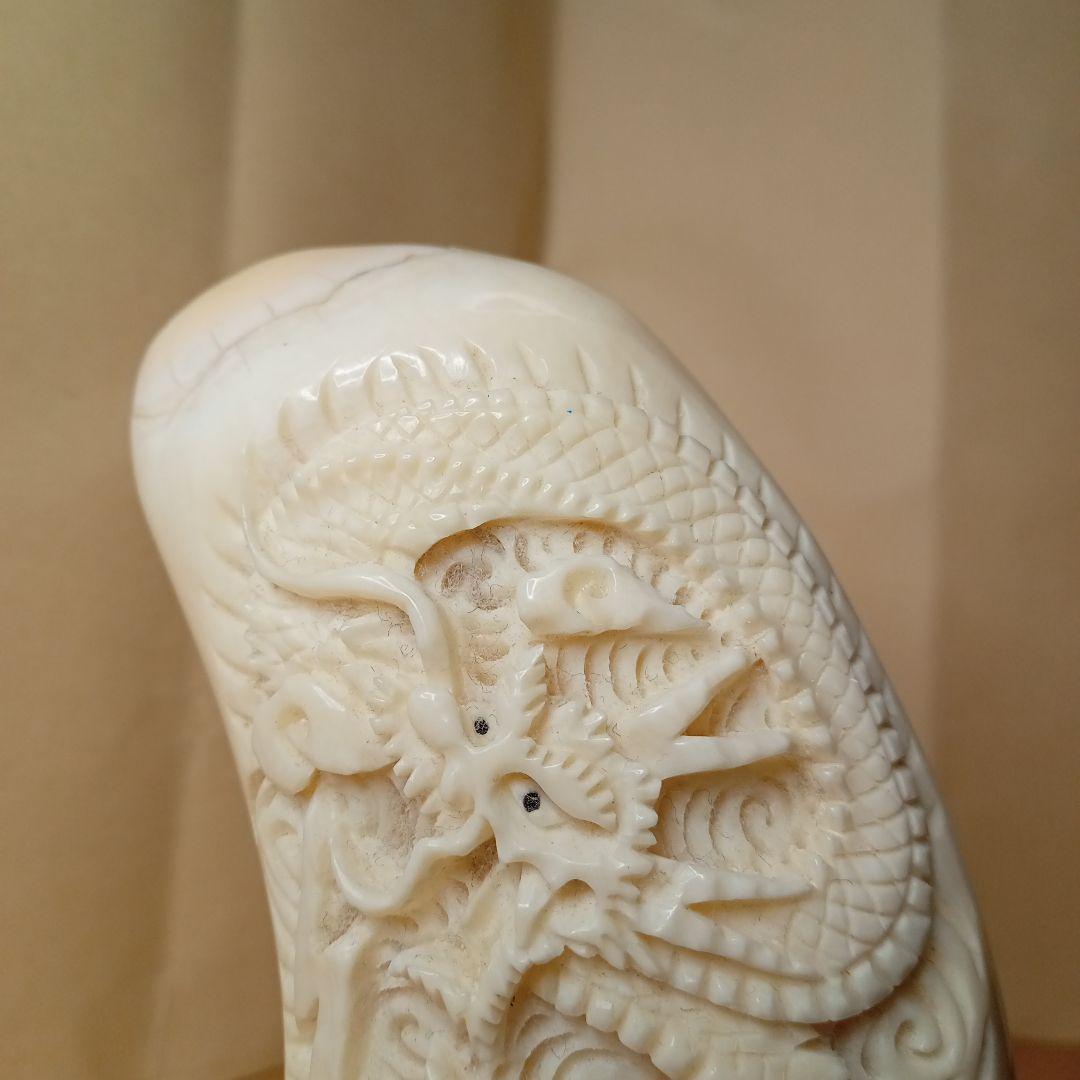 鯨歯の彫刻