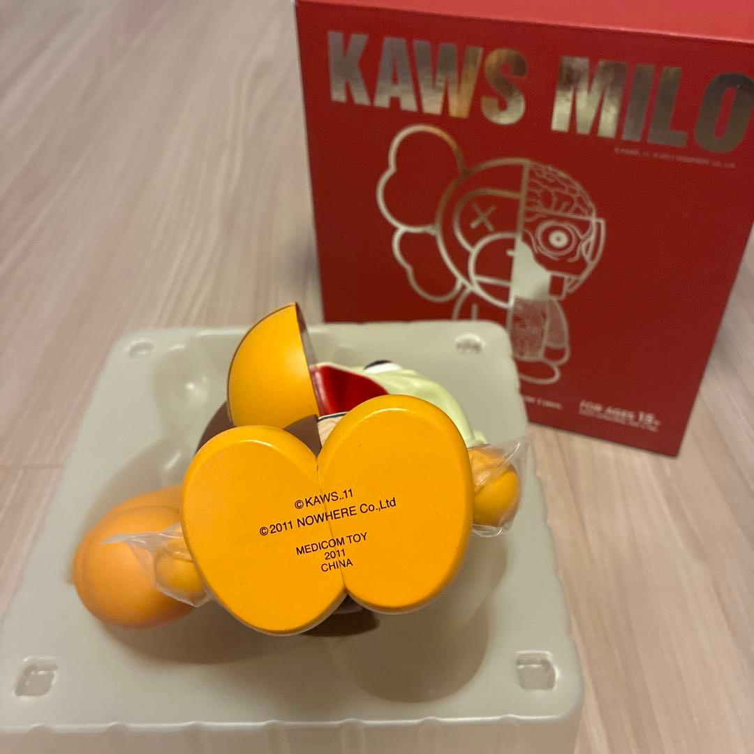 KAWS MILO フィギュア　赤