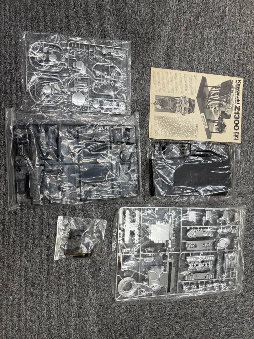タミヤ 1/6 カワサキ Z1300 エンジン 未組立 プラモデル 箱傷みあり