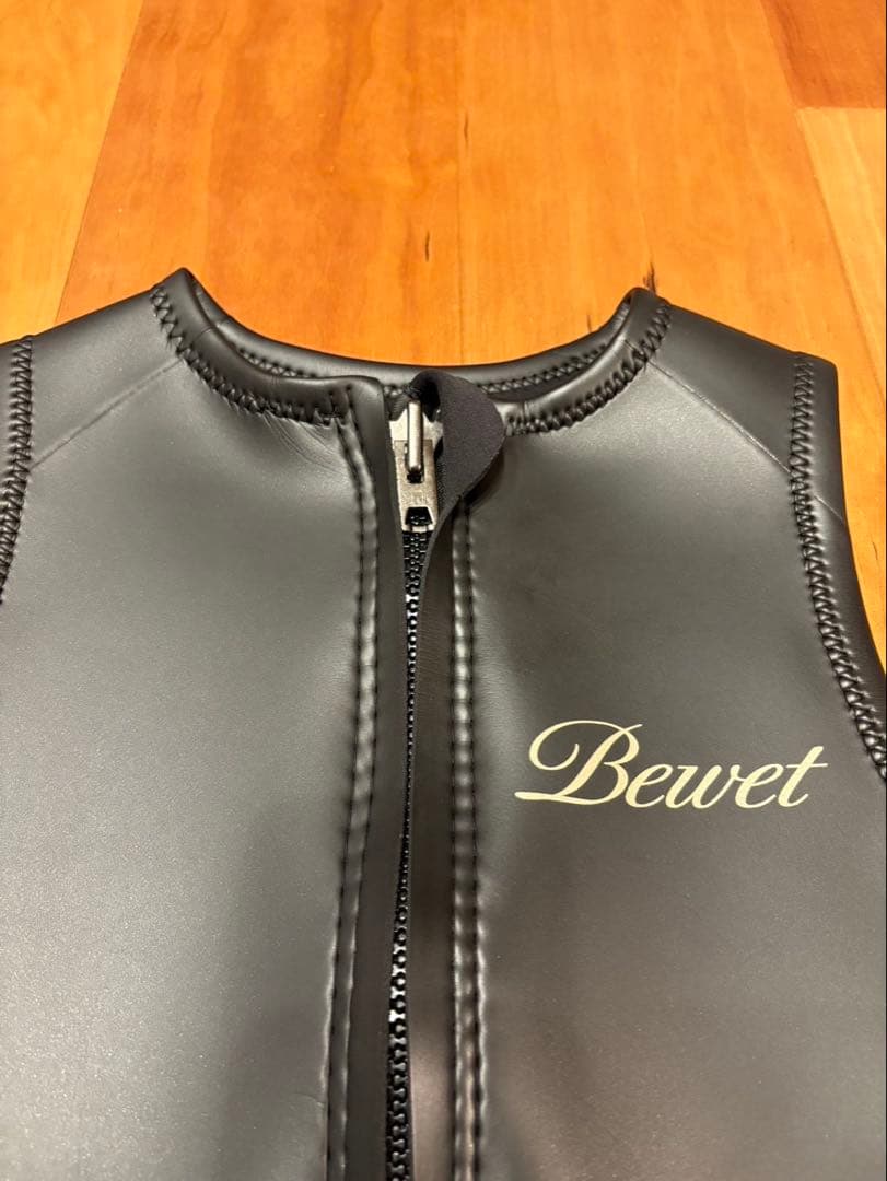 匿名配送　美品　Bewet タッパー　ラバー生地