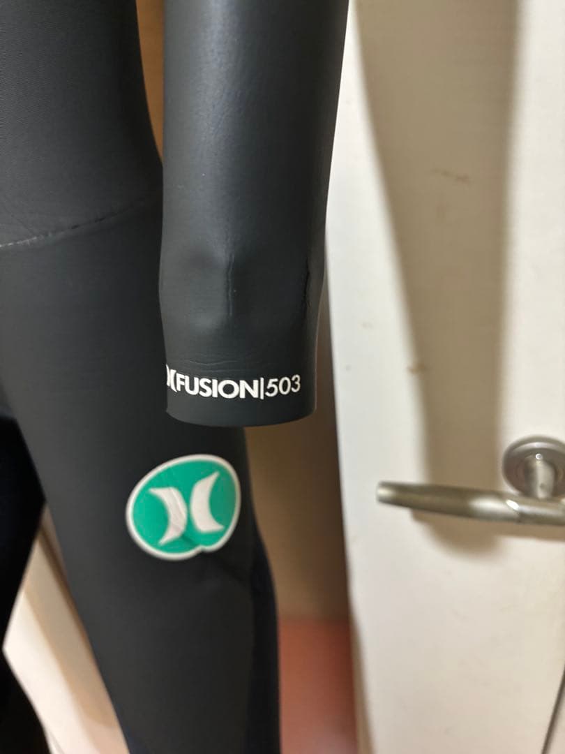 使用少なめ！　Hurley　セミドライ　チェストジップ　XLサイズ相当　日本製