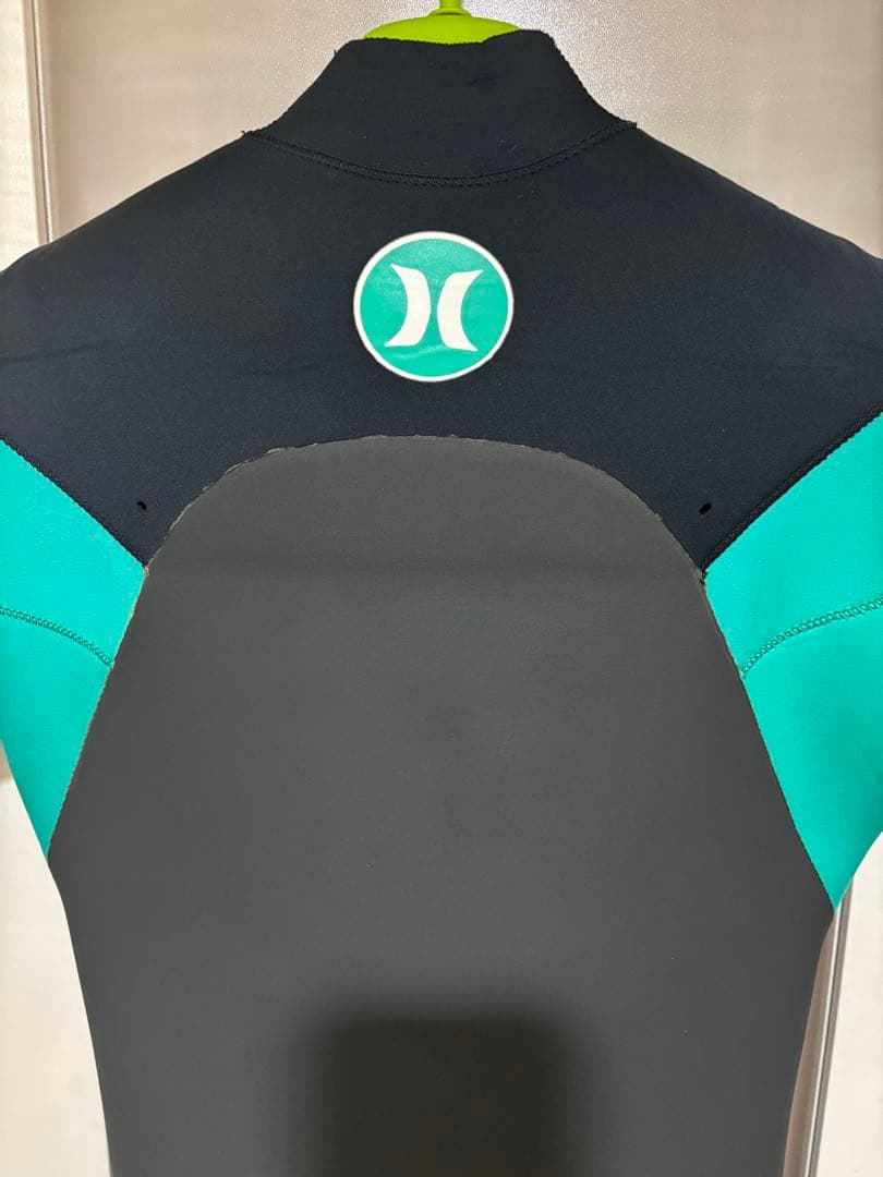 使用少なめ！　Hurley　セミドライ　チェストジップ　XLサイズ相当　日本製