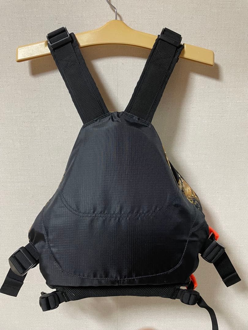 BUMSバムスFR² ライフジャケット ブラック/カモフラージュ