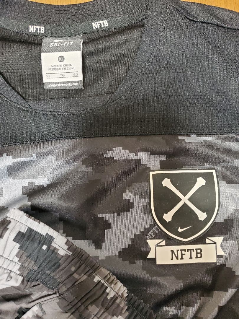 ナイキ　NFTB　上下セット　セットアップ　プラシャツ