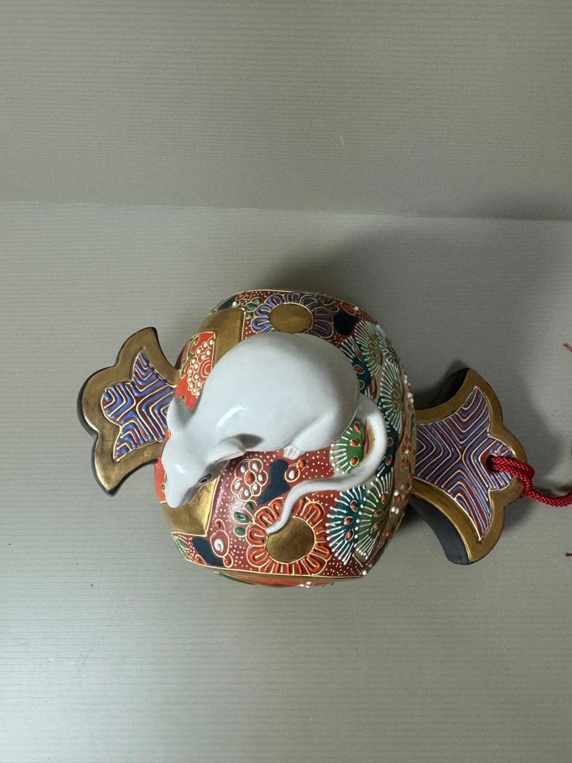 2118九谷焼 時代色絵 小槌に白ねずみ 干支置物　十二支子 縁起物　座布団付き