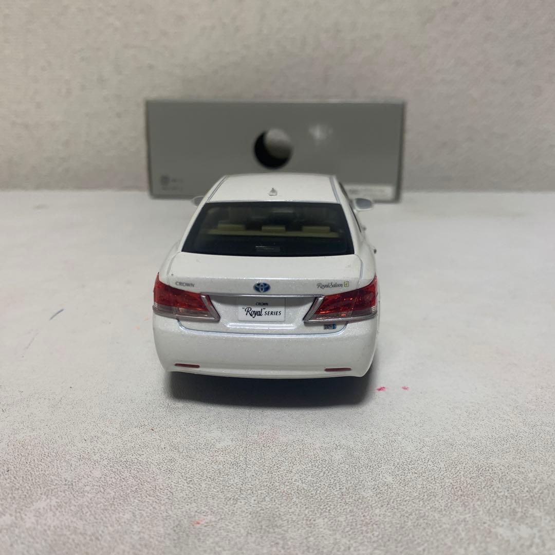 1/30 トヨタ クラウンロイヤル ミニカー　ホワイトパールクリスタルシャイン