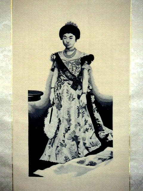 ♥掛軸　大正時代　皇后陛下　つづれ織り　大正天皇　人物　掛け軸　骨董品