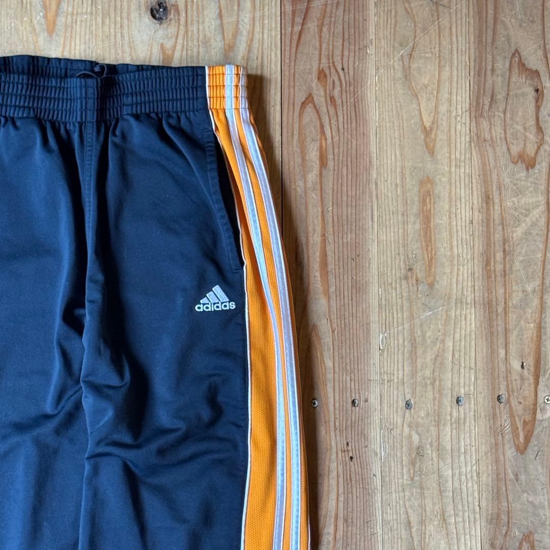 adidas ストライプジャージパンツ ブラック/オレンジ