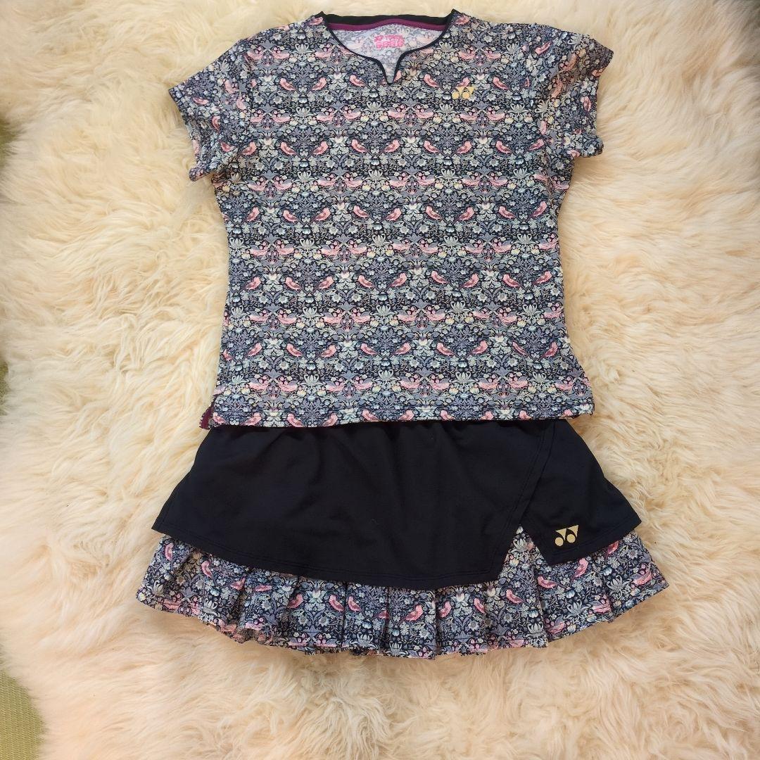 YONEXヨ ネックス　レディーステニスウェア 上下セット