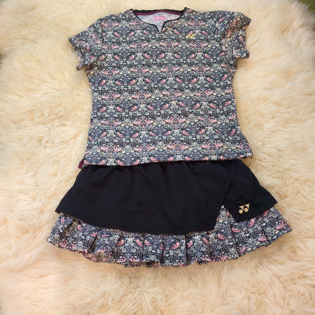 YONEXヨ ネックス　レディーステニスウェア 上下セット