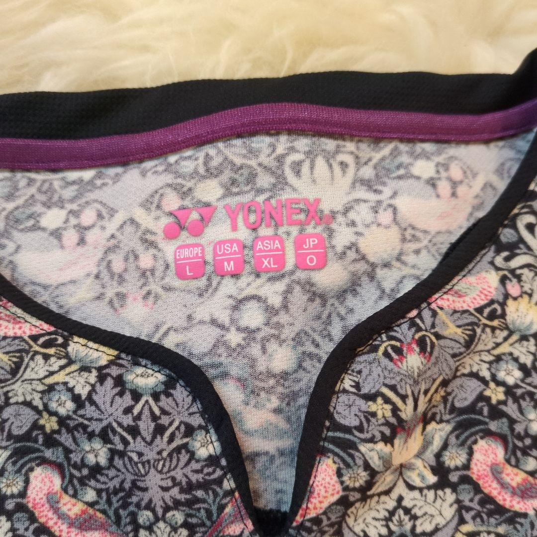 YONEXヨ ネックス　レディーステニスウェア 上下セット