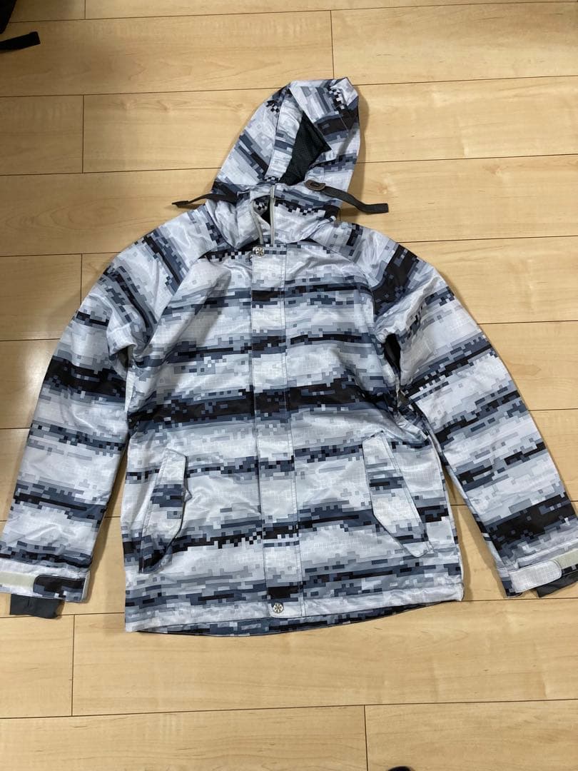 ［値下げ］【一式】男性用スノーボードウェア（ウェア・パンツ・手袋・ゴーグル他）