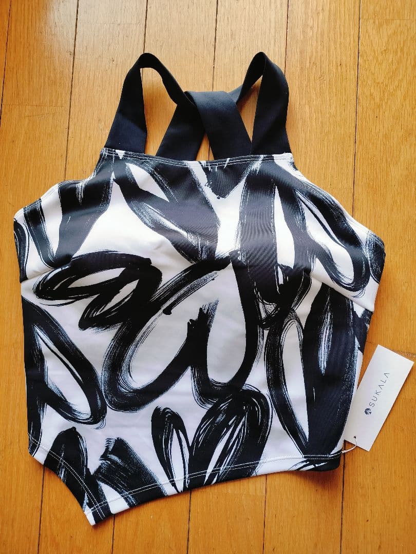 新品タグ付き SUKALA ハートプリント ホルダーネックブラトップ