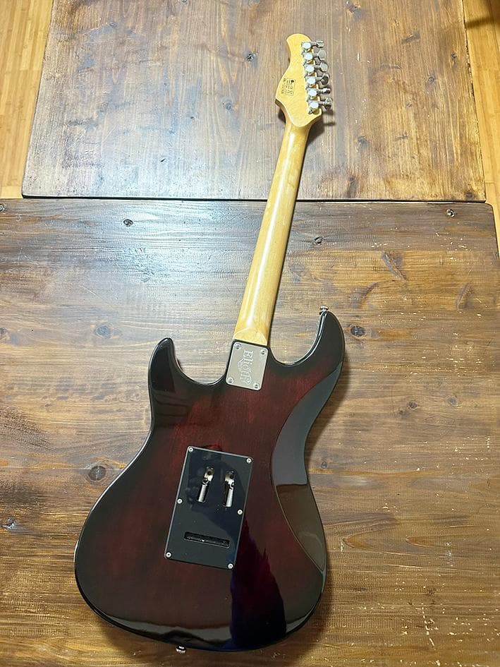 Elioth エリオス ストラトタイプ　エレキギター　ブラウン