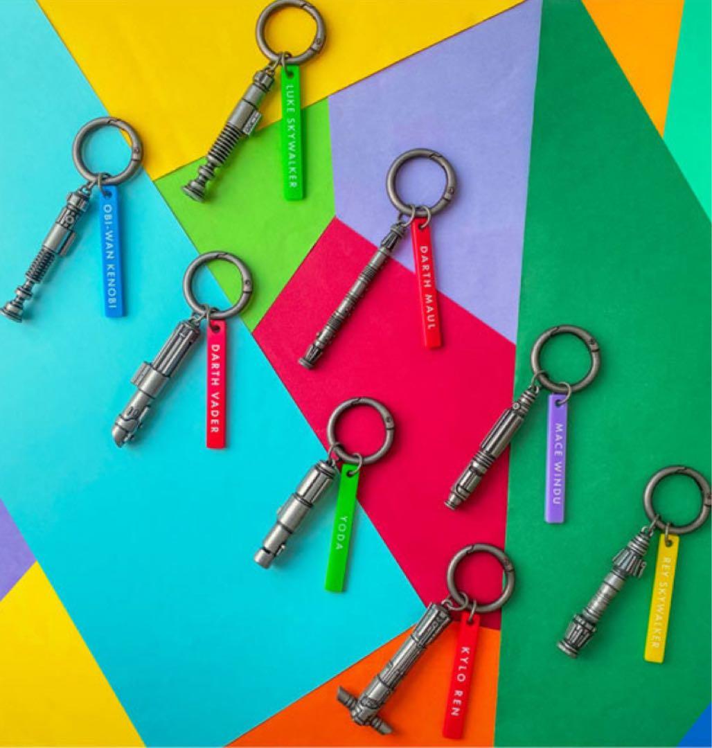 star wars ライトセーバーキーホルダー 8種セット