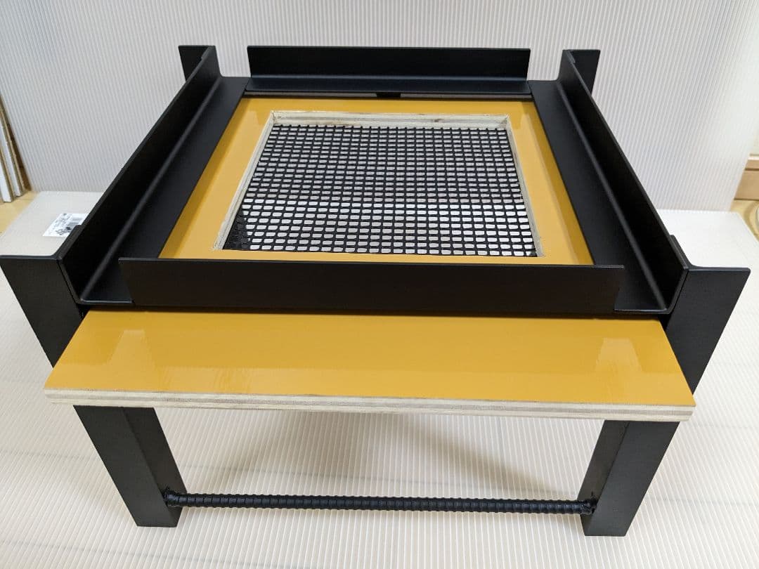 重箱式巣箱台　２台　２９０ミリ用　ニホンミツバチ　鉄製台