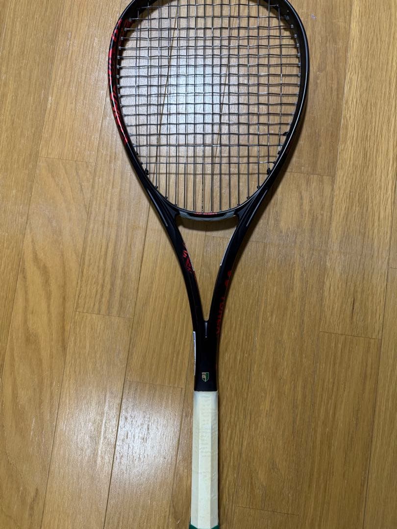 テニスラケット 黒/赤 薄型フレーム　ジオブレイク80s