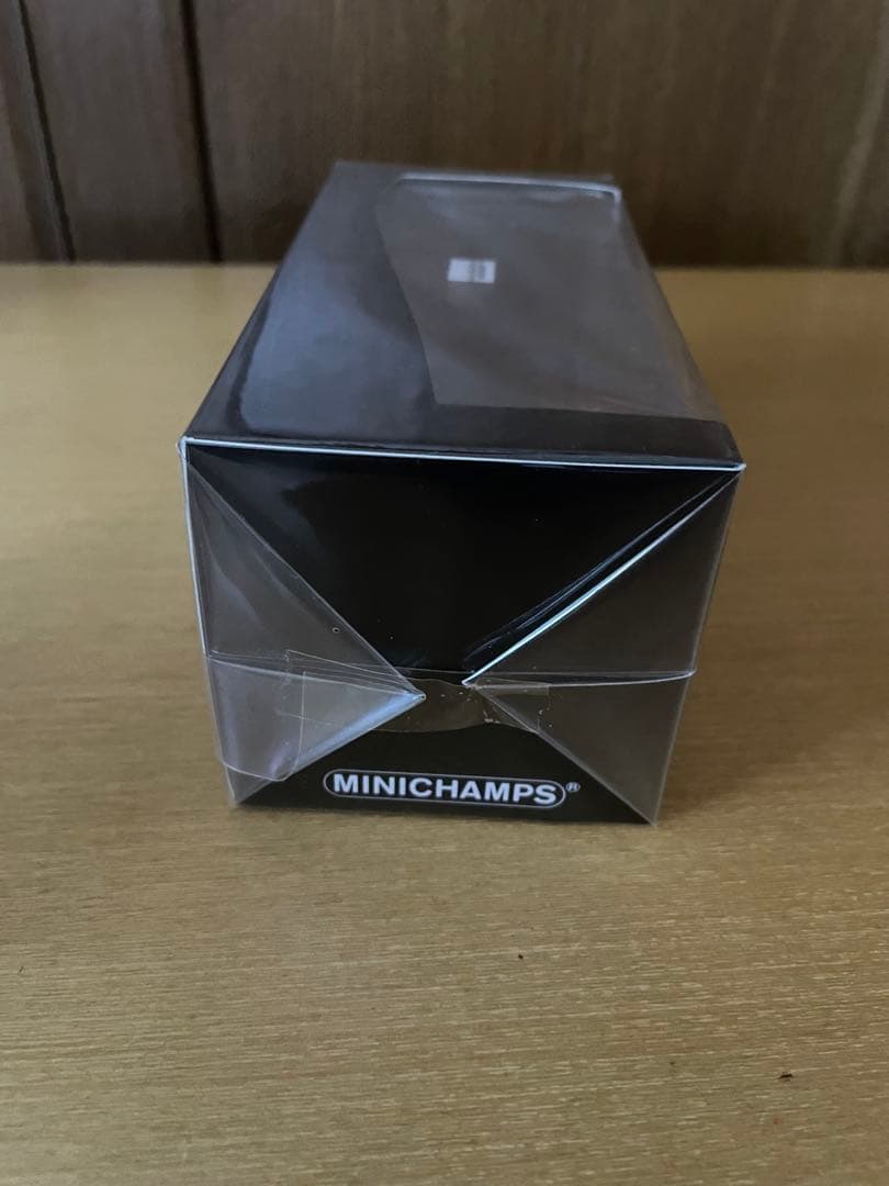 ミニカー MINICHAMPS Porsche Taycan Turbo S 1/43