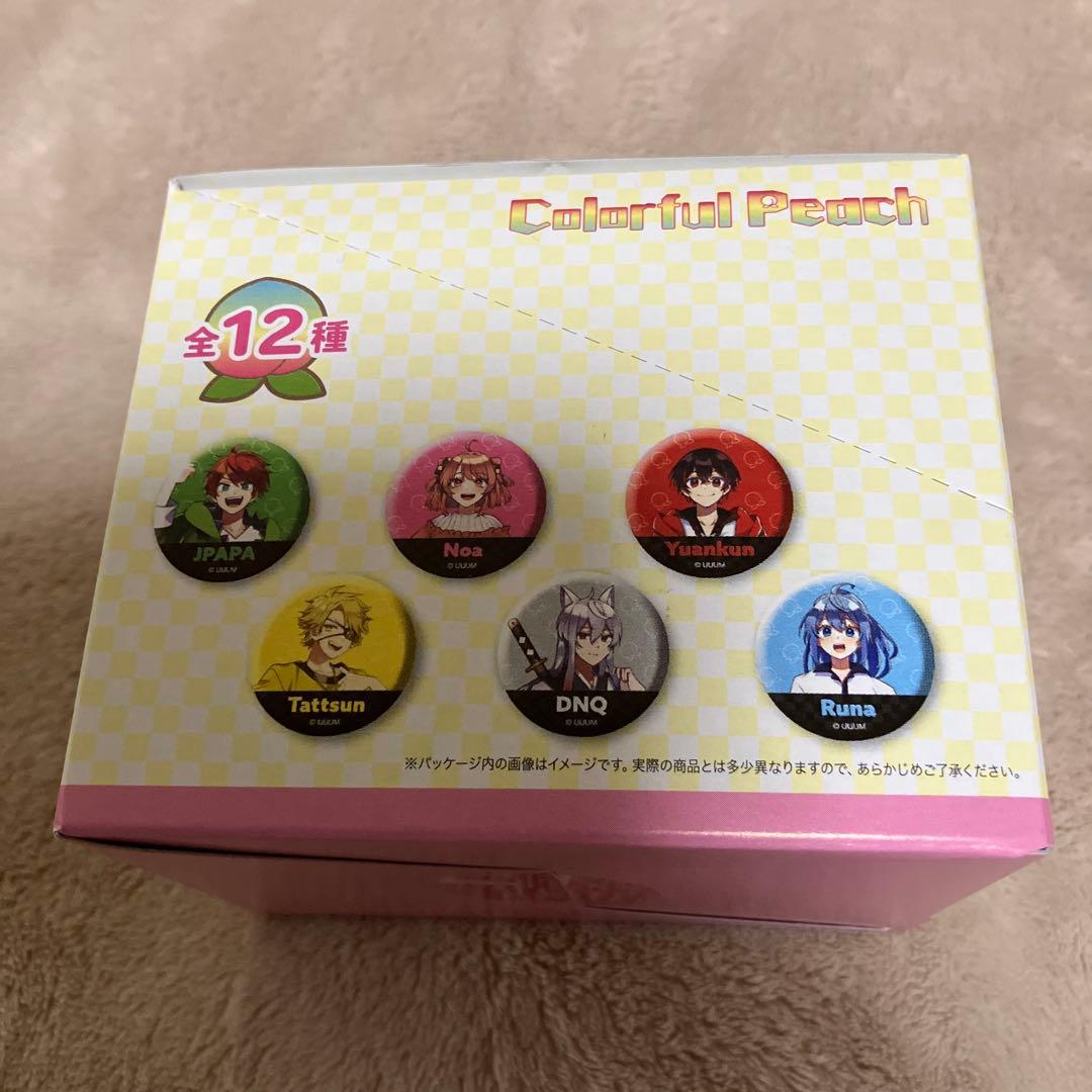 カラフルピーチ　メタル缶バッジ　BOX 未開封
