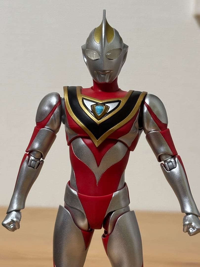 S.H.Figuarts真骨彫製法　ウルトラマンガイア(V2)