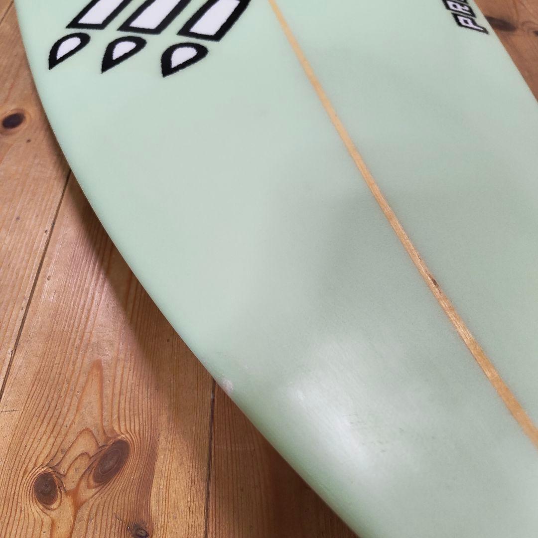 サーフボード　pressent ショートボード　オシャレなボード