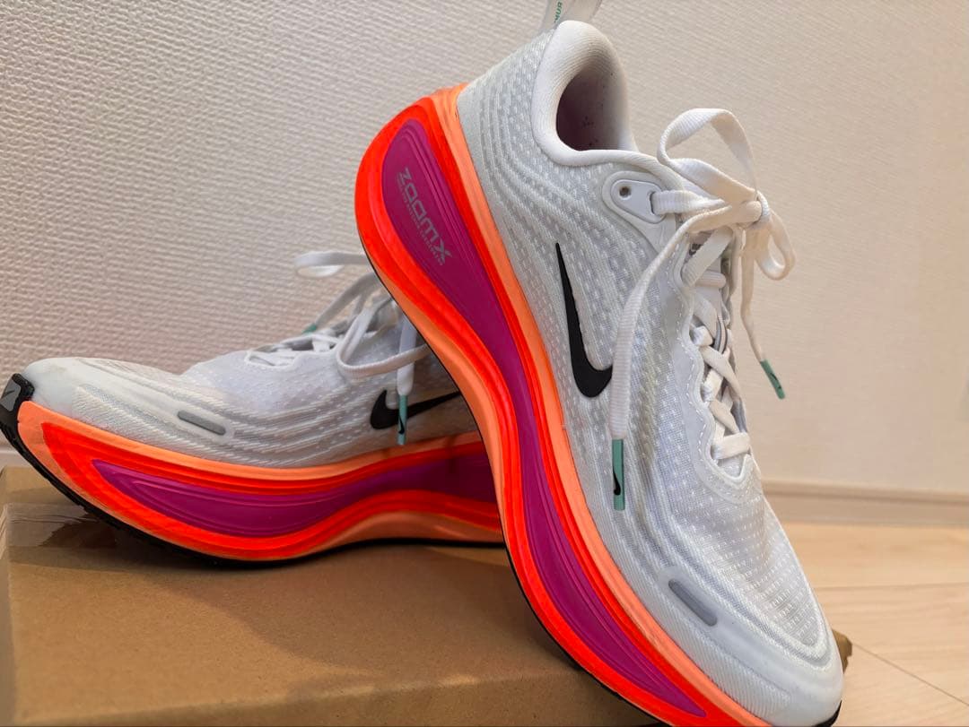 NIKE ナイキ ボメロプラス Vomero+ レディース 23.5cm