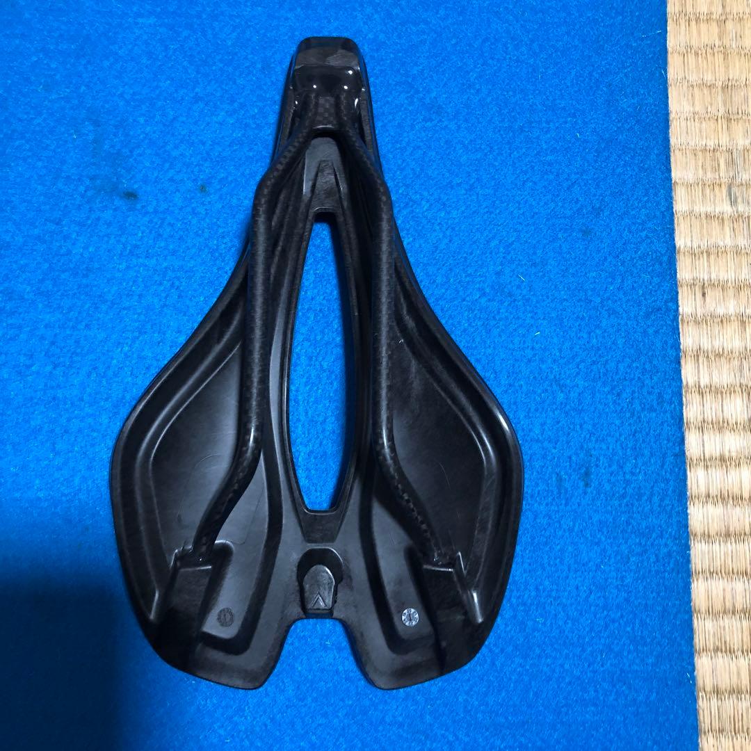 ジャイアント　カーボンサドル