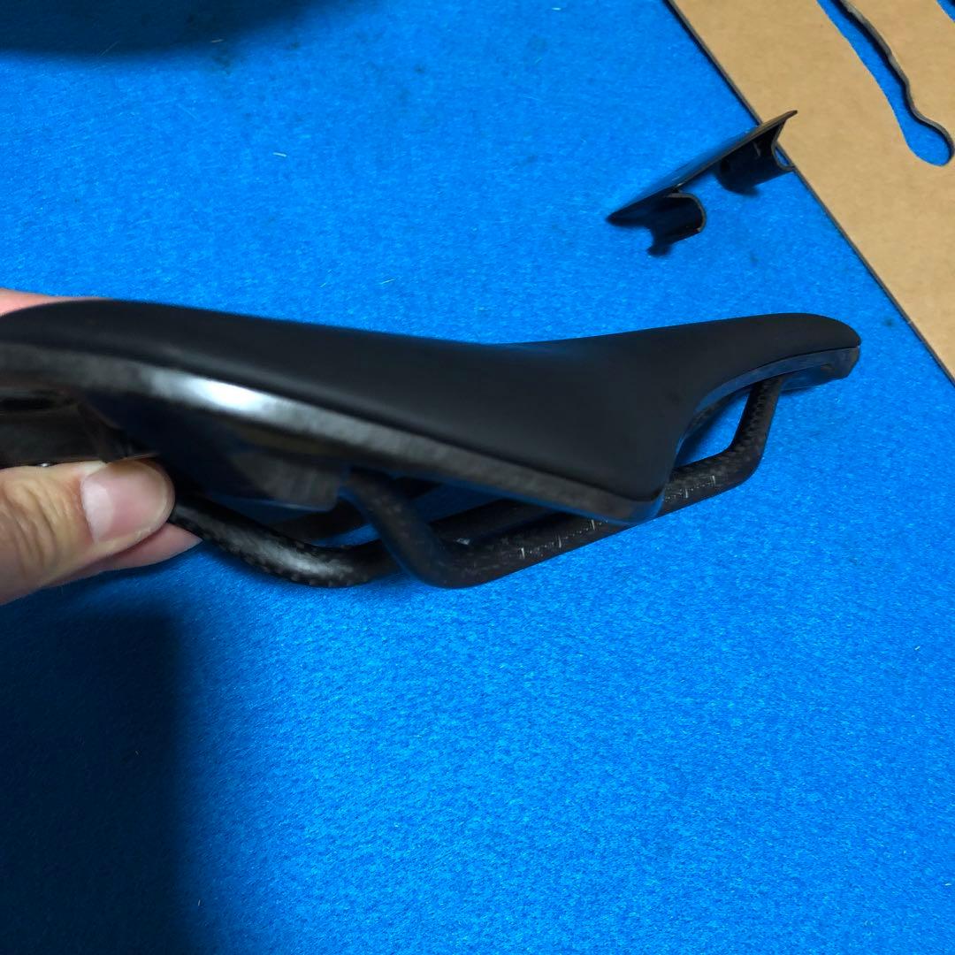 ジャイアント　カーボンサドル