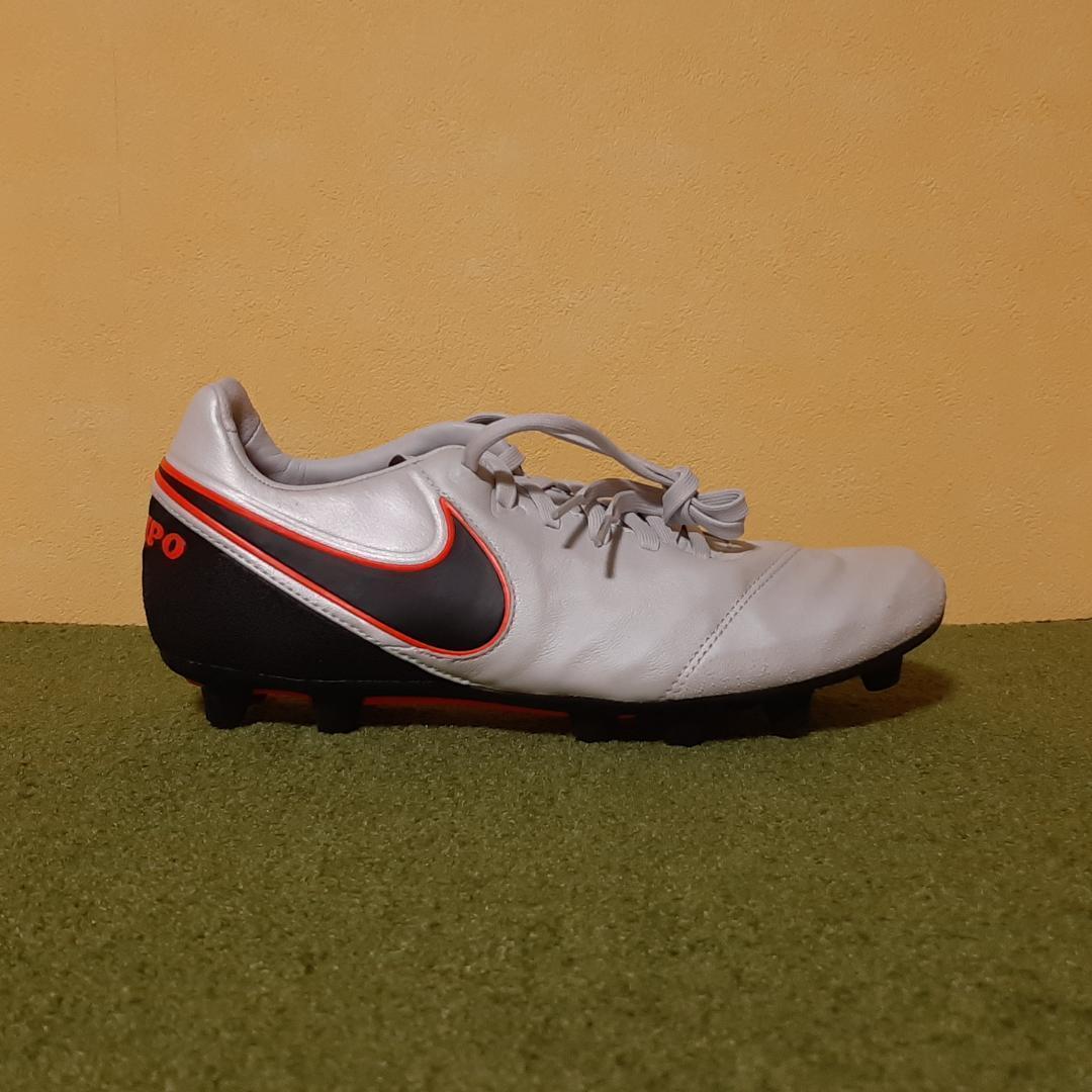 新品 サッカースパイク ナイキ ティエンポ HG 廃盤 激レア 25.5cm