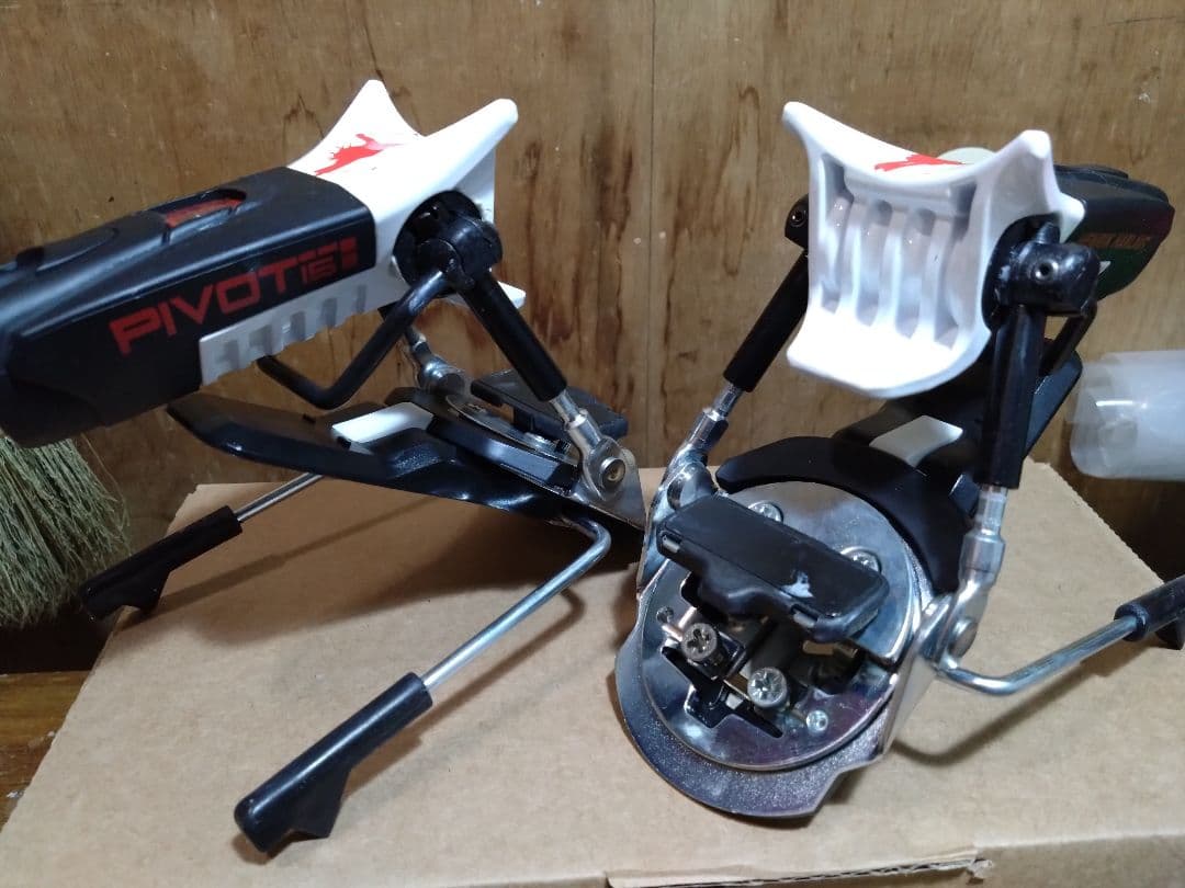 新品未使用★国内正規品LOOKルックPivot15GWスキー金具Henrick